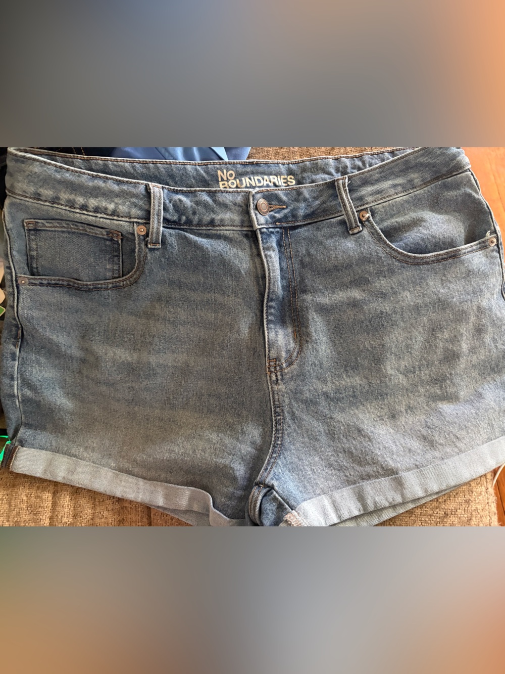 No Boundaries Women's Light Wash Denim Shorts